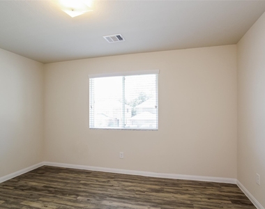 10118 Piave Drive - Photo Thumbnail 10