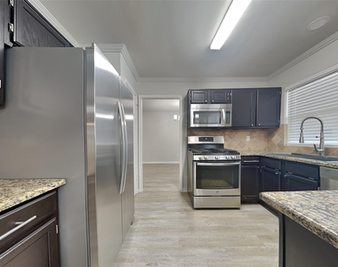 4012 Cedarwood Drive - Photo Thumbnail 5