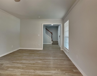 4012 Cedarwood Drive - Photo Thumbnail 2