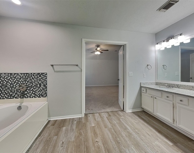 4012 Cedarwood Drive - Photo Thumbnail 8