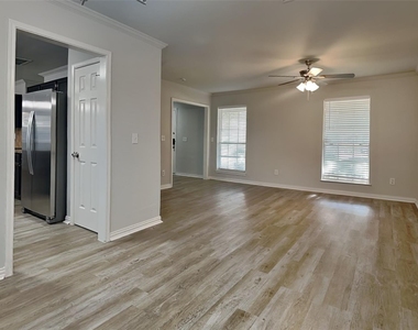 4012 Cedarwood Drive - Photo Thumbnail 4
