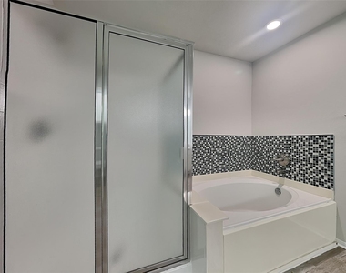 4012 Cedarwood Drive - Photo Thumbnail 9