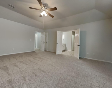 4012 Cedarwood Drive - Photo Thumbnail 7