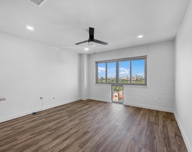 3600 Montrose Boulevard - Photo Thumbnail 9