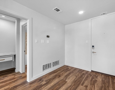 3600 Montrose Boulevard - Photo Thumbnail 3