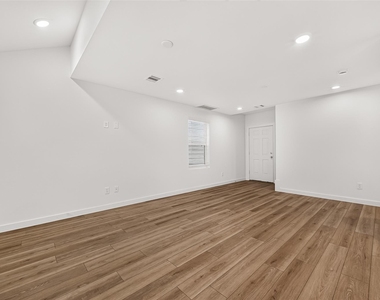 2714 Discovery Trails Court - Photo Thumbnail 8