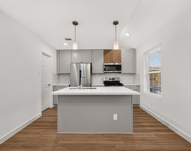 2714 Discovery Trails Court - Photo Thumbnail 10
