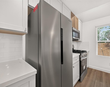 2714 Discovery Trails Court - Photo Thumbnail 17