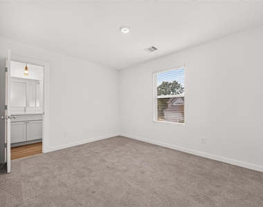 2714 Discovery Trails Court - Photo Thumbnail 22
