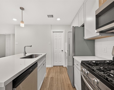 2714 Discovery Trails Court - Photo Thumbnail 14