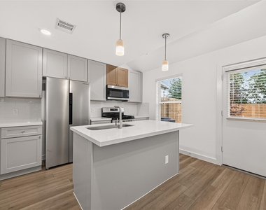 2714 Discovery Trails Court - Photo Thumbnail 11
