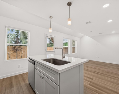 2714 Discovery Trails Court - Photo Thumbnail 19