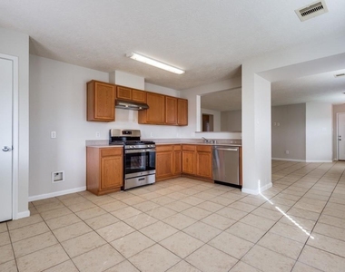 3054 Legends York Drive - Photo Thumbnail 6