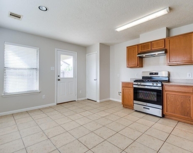 3054 Legends York Drive - Photo Thumbnail 5