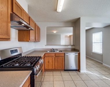 3054 Legends York Drive - Photo Thumbnail 7