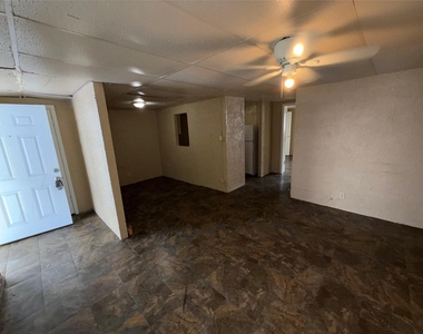 3417 Avenue O - Photo Thumbnail 4