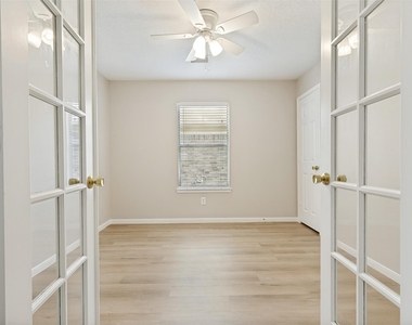 2239 Tourney Lane - Photo Thumbnail 9