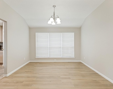 2239 Tourney Lane - Photo Thumbnail 4