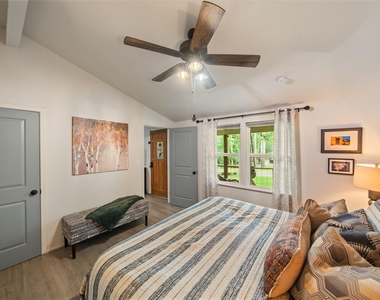 11045 Woodview Drive - Photo Thumbnail 7