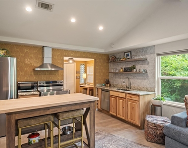 11045 Woodview Drive - Photo Thumbnail 5