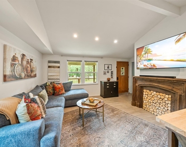 11045 Woodview Drive - Photo Thumbnail 4