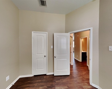 2324 Shady Tree Lane - Photo Thumbnail 16