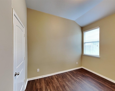 2324 Shady Tree Lane - Photo Thumbnail 11
