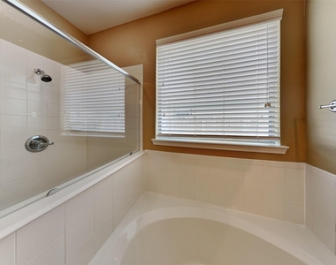 2324 Shady Tree Lane - Photo Thumbnail 10