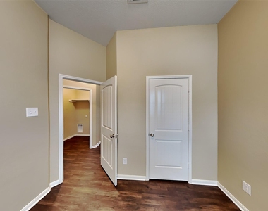 2324 Shady Tree Lane - Photo Thumbnail 12