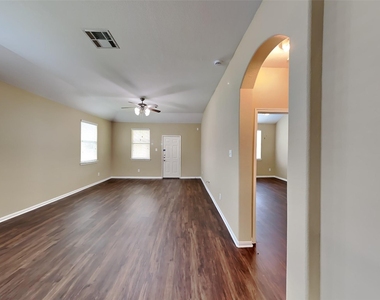 2324 Shady Tree Lane - Photo Thumbnail 4