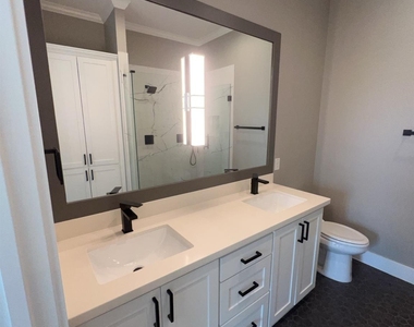 1423 Holly Street - Photo Thumbnail 10