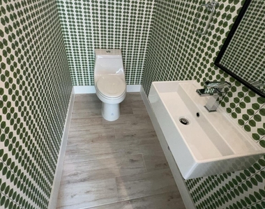1423 Holly Street - Photo Thumbnail 11