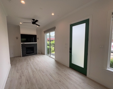 1423 Holly Street - Photo Thumbnail 1