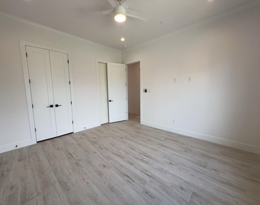1423 Holly Street - Photo Thumbnail 6
