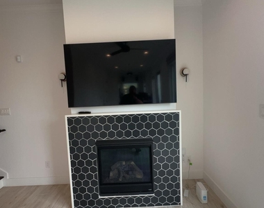 1423 Holly Street - Photo Thumbnail 3