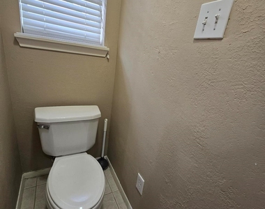 9406 Sunlake Drive - Photo Thumbnail 26