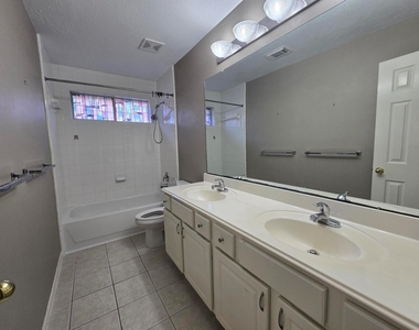 9406 Sunlake Drive - Photo Thumbnail 29