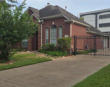9406 Sunlake Drive - Photo Thumbnail 2