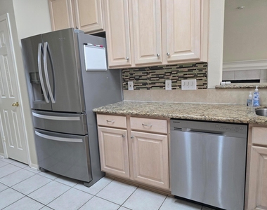9406 Sunlake Drive - Photo Thumbnail 6