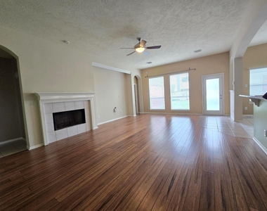 9406 Sunlake Drive - Photo Thumbnail 11