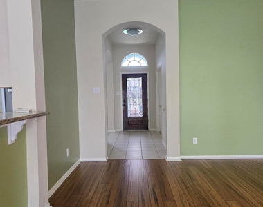 9406 Sunlake Drive - Photo Thumbnail 12