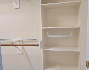 9406 Sunlake Drive - Photo Thumbnail 20