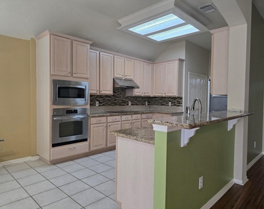 9406 Sunlake Drive - Photo Thumbnail 4