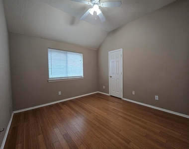 9406 Sunlake Drive - Photo Thumbnail 25