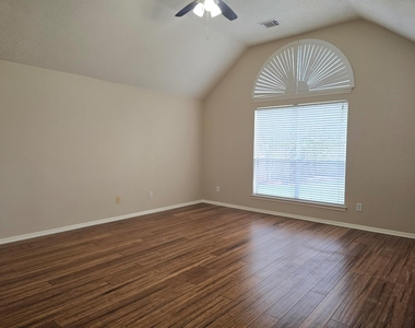 9406 Sunlake Drive - Photo Thumbnail 16