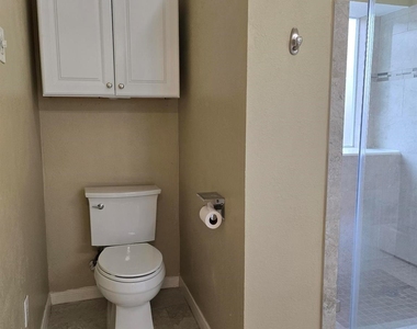 9406 Sunlake Drive - Photo Thumbnail 22