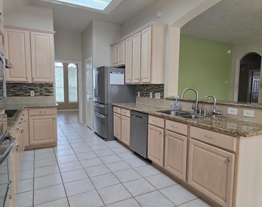 9406 Sunlake Drive - Photo Thumbnail 3