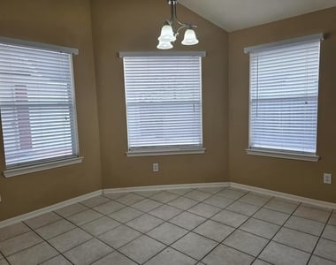 9406 Sunlake Drive - Photo Thumbnail 13