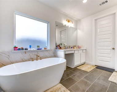 10514 Skyward Estate Trail - Photo Thumbnail 32
