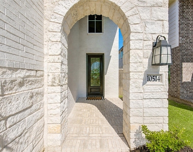 10514 Skyward Estate Trail - Photo Thumbnail 2